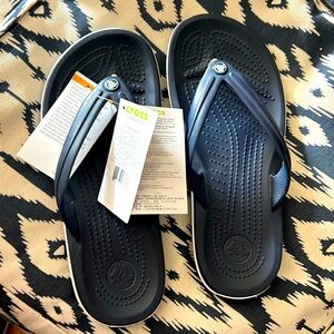 NWT - Crocs Crocband Flip Flops - Unisex Men’s 5, Ladies 7. Navy & White